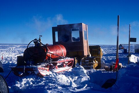 [Cappelle049.jpg]
Filling of the tanks of each tent.