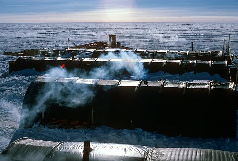 [Cappelle093.jpg]
Dome C seen from the top of the ice drill.