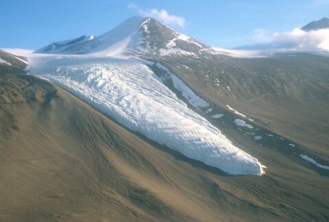 [Cappelle102.jpg]
Another glacial tongue coming down from the inlandsis towards the bottom of the valley. About 50 meters high.