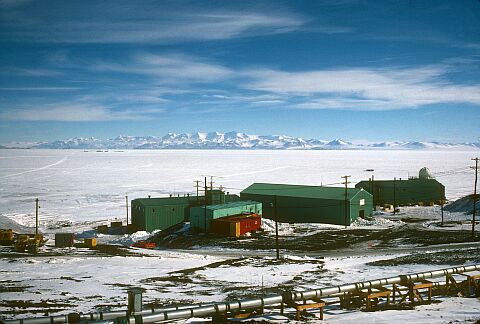 [Cappelle116.jpg]
The unmistakable green buildings Scott base (New-Zealand, image © Thierry Cappelle 1977, used with permission).