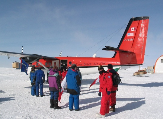 [20050210_23_LastPlane.jpg]
Last Twin-Otter departing from Dome C.