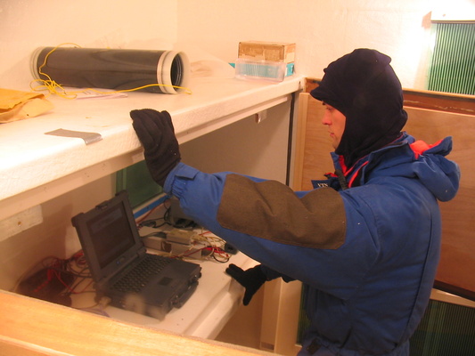 [20050603_12_MagnePascal.jpg]
Pascal checking on a computer inside the magnetism shelter.