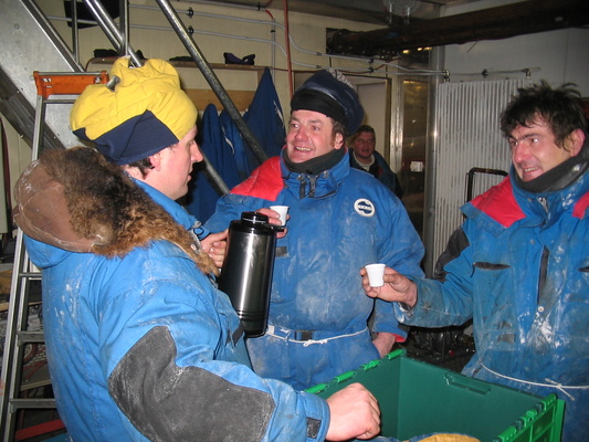 [20050623_063_VinChaud.jpg]
Michel serving the mulled wine to warm up the contestants (Michel and Jeff).