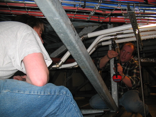 [20050826_018_WaterLeaks.jpg]
Stef and Michel tightening the joins along the dripping water pipes, inside a double ceiling.