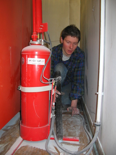 [20050920_003_ExtinguisherPowder.jpg]
Claire cleaning up the dust off the power plant after a fire extinguisher went off.