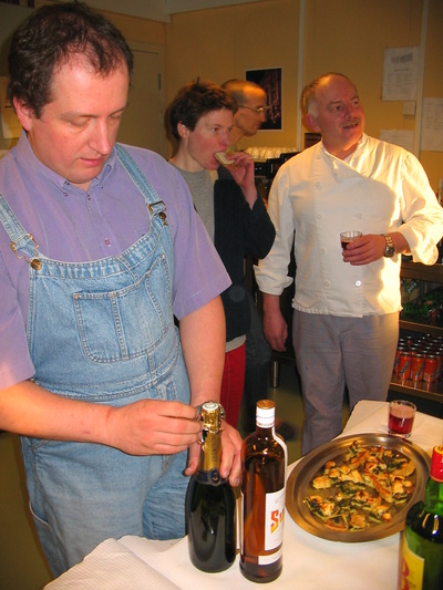 [20051015_009_MichelApero.jpg]
Michel, our mighty all-powerful boss, distributing Champagne for his birthday.