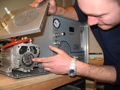 [BurntPumpEmanuele.jpg]
Emanuele showing the inside of his burnt-out pump.