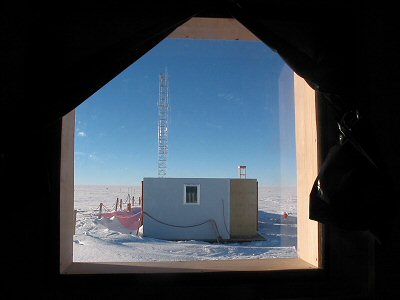 [ContainerWindow.jpg]
The view on the american mast from the window of my container, during a summer night..