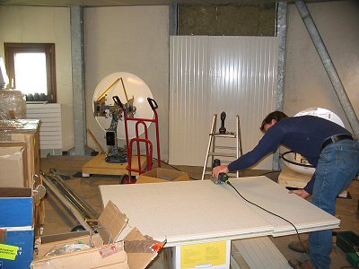 [SealingDoors.jpg]
Stéphane sealing the door of the 3rd floor. This room contains duplicate satellite antennas, kept indoors so they won't freeze. The antennas work just the same through the composite walls. And on the windowsill I have a little garden of (hardly) growing plants.