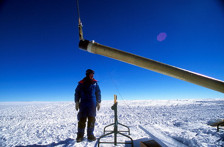 [RodriguezWell-LoweringTube4.jpg]
Raising a casing tube.