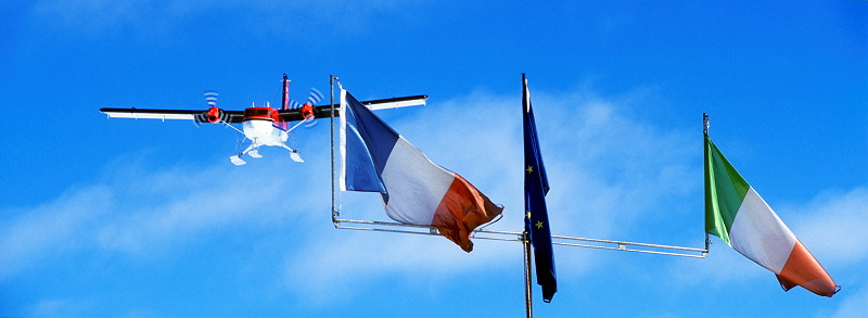 [FlagOverflightPano_.jpg]
Twin Otter in landing approach above the flags of the Dome C summer camp.