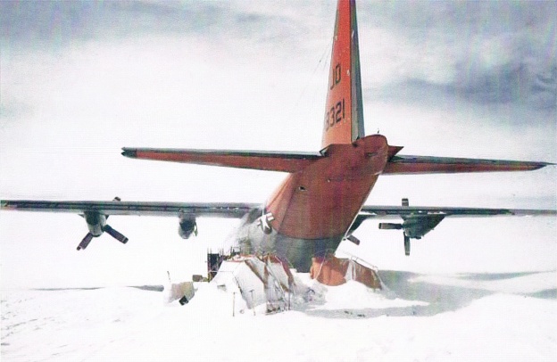 [D59_doc9.jpg]
View of the aircraft tail under which emergency tents have been setup (photo Ralf Lewis).