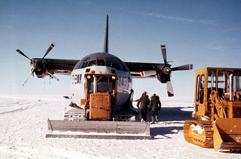 [jd319g.jpg]
Towing 319 after clipping the other wing.