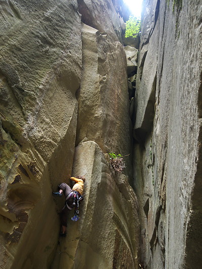 [20100522_183314_Annot_ChambreRoi.jpg]
Right inside the King's Room, Cecile on a mean 7a finger-crack which is an example of war between bolters and trad climbers. Currently free of bolts.