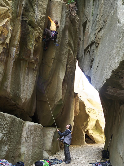 [20100522_183350_Annot_ChambreRoi.jpg]
Cecile wrestling with the crux of 'Les voillage faurmes la jenaice' (7a).