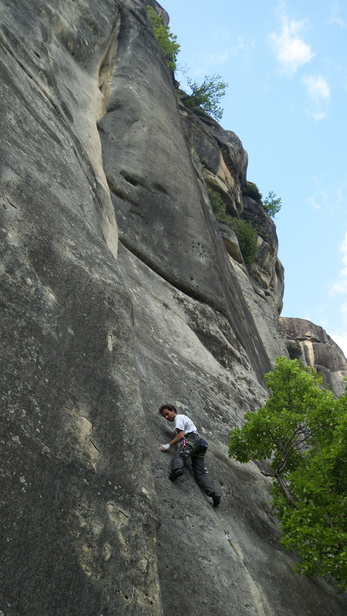 [20100523_183337_Annot_VireMed.jpg]
Very continuous finger crack, with a wicked hard last move to reach the anchor.