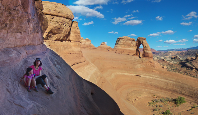 [20190418_014409_ArchesNPPano_.jpg]
A view on Delicate Arch from the keyhole.