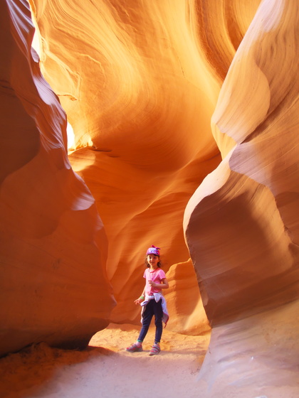 [20190428_131405_AntelopeCanyon.jpg]
The light is very time-dependant for photography, the best light being when the sun is straight above, so around mid-day, so that it bounces on the walls but also reaches the ground.