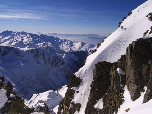 [20080210_141830_ArguilleCouloir.jpg]
Seb on an even steeper variant of the start of the couloir.