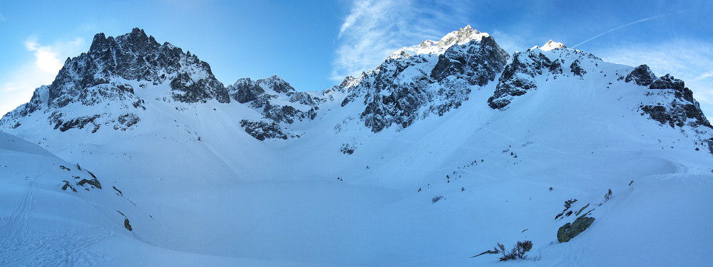 [20080309_081252_CropLakePano_.jpg]
The Crop lake and the surrounding summits: the Ferrouillet (left), Colomb, Grand Replomb (in the sun) and Barlet (also in the sun), the latter being a great destination for a morning trip before heading to work.