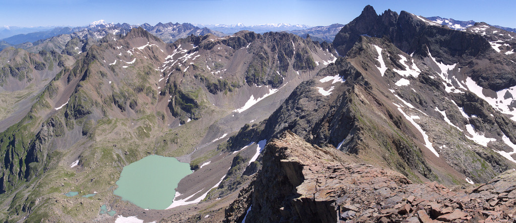 [20080724_111949_BelledonneLancBlancPano_.jpg]
Wide angle view from the summit of Grand Lance de Domene: Mt Blanc, Lac Blanc, Grand pic de Belledonne.