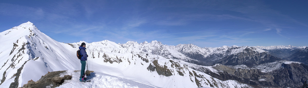 [20060404_TeteDesRaisins_HPano.jpg]
Panorama from the summit of the Tete des Raisin. Briançon is the town in the valley on the right.