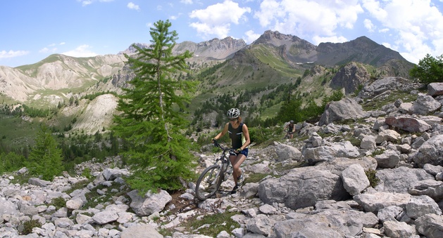 [20060627_BikeRockTrailPano_.jpg]
The last rocky section before the Moussiere pass.