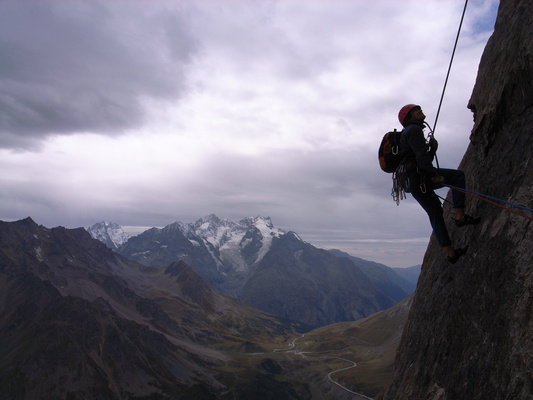 [20060902-150421-RappelMeije.jpg]
Rappelling down with La Meije in the background, just before the rain hits.