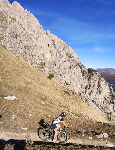 [20061030-DownCroserasVPano_.jpg]
The Croseras ridge. No climbing that we know of up there.