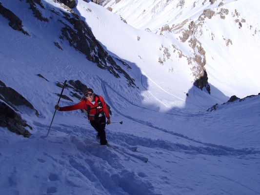 [20080314_120407_TeteDAmontCouloir.jpg]
Cecile going up the NE couloir of the Tete d'Amont.