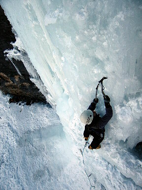 [JennyIce2.jpg]
Jenny leading WI4 in the Fournel valley.