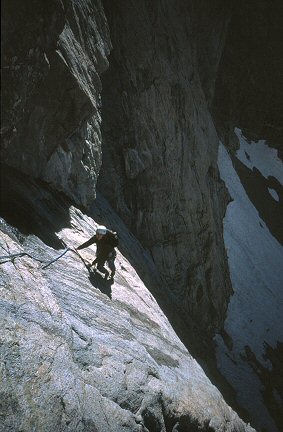 [SialouzeDalle.jpg]
Attaque à main armée on the Sialouze slab, Massif des Ecrins.