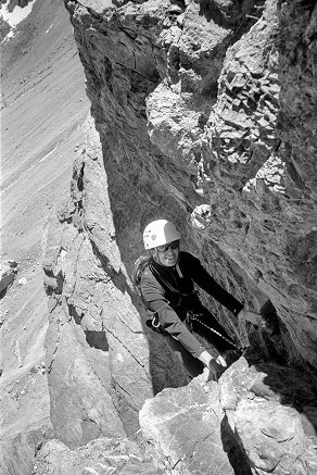 [TenaillesVV_Dihedral.jpg]
Jenny in the dihedral of Vol et Volupté, Tenailles de Montbrison.