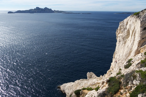 [20091024_134210_Sormiou.jpg]
The blue of the mediterranean, the white limestone, and the rock of unforgiving prison islands where famous prisoners had books written about them...