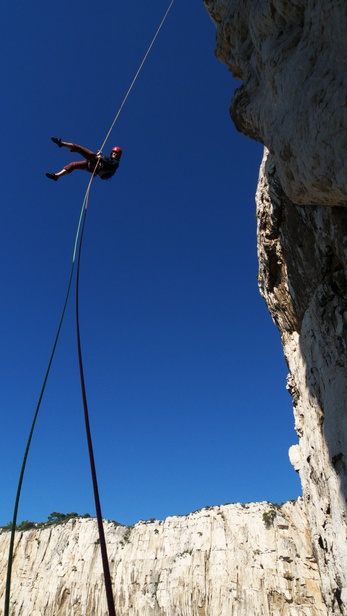 [20091026_101620_Devenson.jpg]
Rappelling off the Devenson.