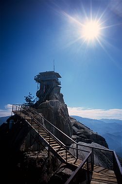 [NeedlesObservatory.jpg]
Fire observatory in the California Needles.