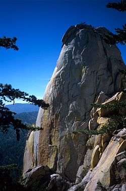 [NeedlesSorcerer.jpg]
Sorcerer Needle, California, 2003.