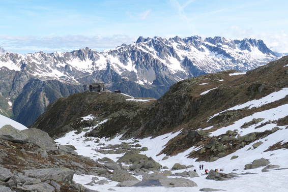 [20120601_080325_PlanAiguille.jpg]
Leaving the Aiguille du Midi ski lift halfway up at the Plan de l'Aiguille. BTW, I just learned why there are so many japanese tourists going up there: it's because the aiguille du midi is the same altitude as the revered Fuji Yama. And there's no lift up Fuji Yama.