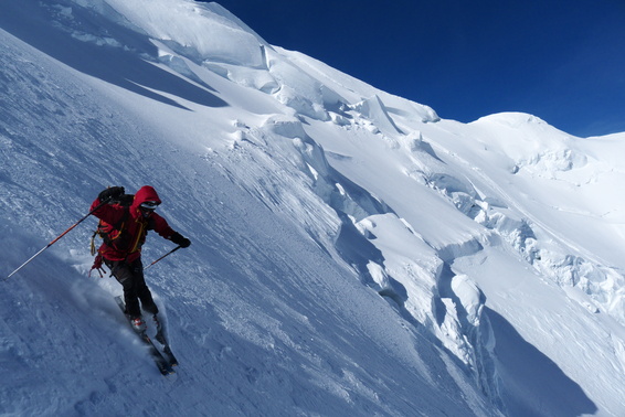 [20120602_082336_MtBlancDescent.jpg]
North face of Mt Blanc, getting closer to the seracs.