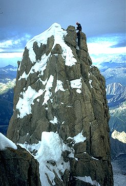 [CentralPillarFreney.jpg]
3 more pitches on easier ground and we got to the summit of the Candle. Here Vincent belaying Cécile while I start digging the trail.