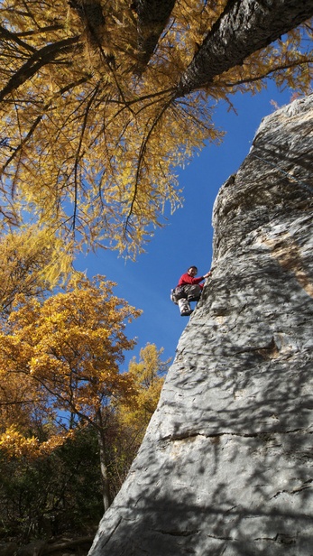 [20091101_115055_Champsaur.jpg]
Climbing the easier arete.