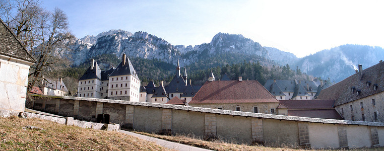 [20070223-ChartreuseMonasteryPano_.jpg]
The monastery of the Grande Chartreuse with the summit of the Grand Som looming above.