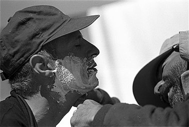 [ToninoShavingTonino.jpg]
Tonino (Paladino) shaving Tonino (Palermi).