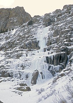 [StairwaysToHeaven.jpg]
The classic Stairways to Heaven (WI4) near Silverton, before a 70 minutes solo.