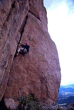 [WolfTooth.jpg]
Lisa fighting the 5.9 offwidth of the Wolf's Tooth.