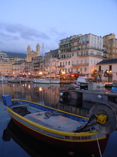 [20061114-080309-BastiaHarbor.jpg]
The harbor of Bastia, the morning of our departure while the fishermen are bringing their catch back.