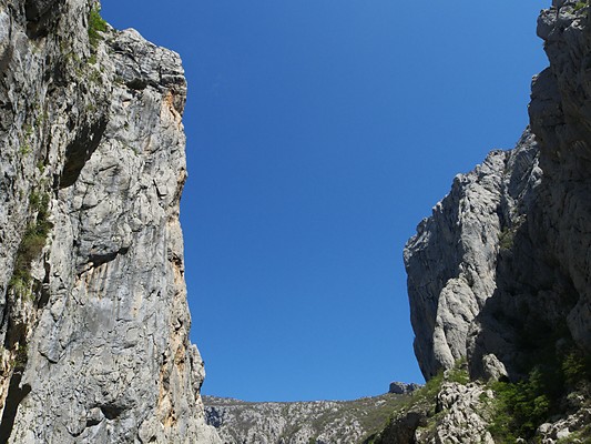 [20100414_135046_PaklenicaCanyon.jpg]
Debeli Kuk (left) and Anica Kuk (right), a cliff with a rich history.