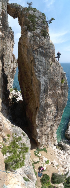 [20100422_132914_LeaningTowerVPano_.jpg]
As soon as you discover the site of Cliffbase, you notice the freestanding tower on the edge of the sea. One overhanging side in the shade and two sides over the water.