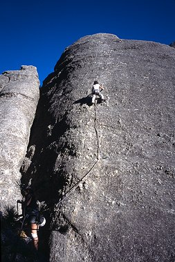 [Rushmore_5.8.jpg]
5.8 pitch of beautiful granite crystals