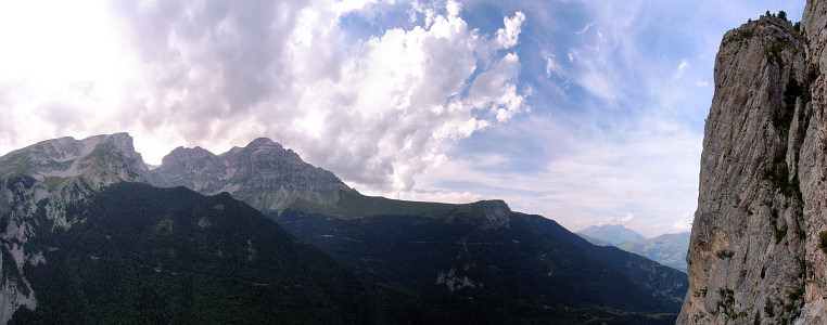 [20070630-ObiouGillardesPano_.jpg]
Small climber profiles on a route farther east on the Gillardes.